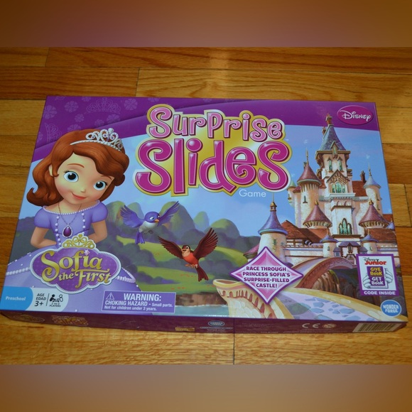 Disney Jr. Sofia the First Chutes & Ladders, figures, necklace - Picture 7 of 11